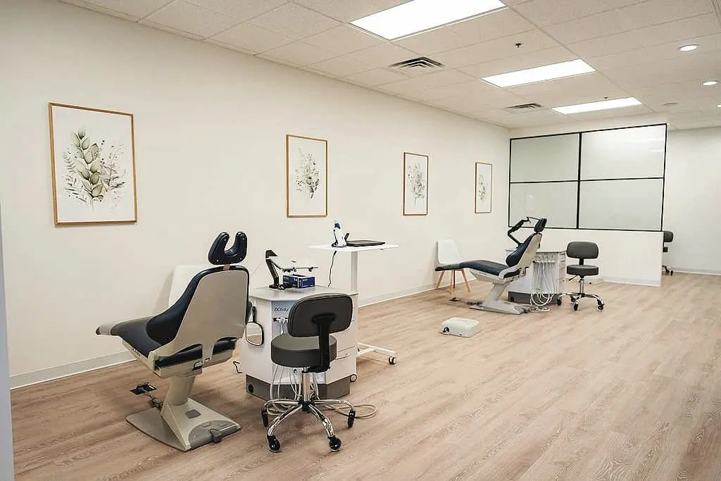 The clean and modern treatment room at Chauncey Orthodontics in Henderson, NV, where braces could be discussed and fitted.